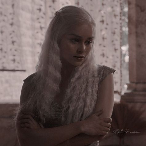 Daenerys Icon, Daenerys Targaryen Icons, Daenerys And Jon, Queen Of Dragons, New Rap, Got Memes, Targaryen Aesthetic, Mother Of Dragons, Emilia Clarke