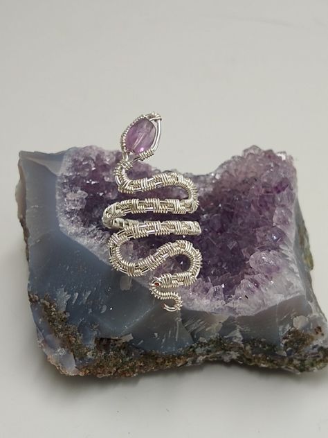 Wire Snake Ring, Crystal Necklace Tutorial, Diy Wire Jewelry Rings, Silver Snake Ring, Snake Rings, Wire Jewelry Patterns, Wire Jewelry Rings, Wire Jewelry Designs, Snake Jewelry