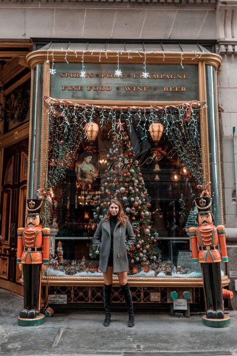 New York Christmas Time, Christmas In New York Aesthetic, New York Noel, Christmas In New York City, New York Christmas Aesthetic, Christmas Nyc, New York City Christmas, Christmas In New York, New York Vacation