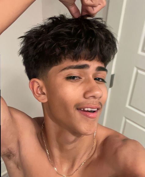 Hispanic Hairstyles, Taper Fade Short Hair, Men Fade Haircut Short, Taper Fade Curly Hair, Mexican Hairstyles, Edgars Haircut, Mens Haircuts Short Hair, Mens Hairstyles Thick Hair, Men Hair Color