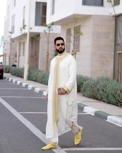 Moroccan Clothes, Arabic Outfit, Summer Kaftan, Arab Men Fashion, Moroccan Bride, Moroccan Clothing, African Shirts For Men, Mode Kimono, Muslim Men