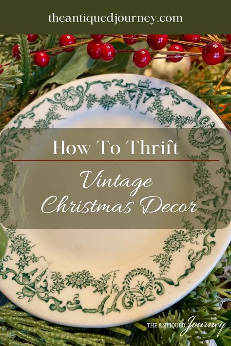 Vintage Christmas Place Settings, Jadite Christmas Display, Vintage Christmas Dishes, Thrifted Christmas Decor, Christmas Dinner Tablescapes, Traditional Christmas Aesthetic, Antique Christmas Decorations, Dickens Christmas, Christmas Place Settings