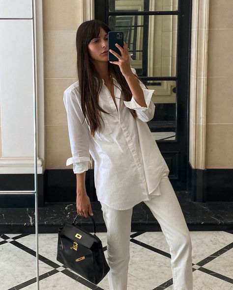 The Hermès Kelly Bag will never go out of style, and here's proof French Wardrobe Essentials, French Wardrobe Basics, Leia Sfez, French Wardrobe, Hermes Kelly Bag, French Girl Style, Kelly Bag, Double Denim, Inspo Outfit