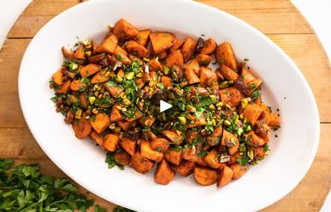 Roasted Carrots with Dates and Pistachios | PRINT the recipe: https://www.wyseguide.com/roasted-carrots-dates-pistachios/ Yearly, I seem to change my Thanksgiving sides, but they inevitably... | By Wyse Guide | Thanksgiving and these videos are one of my favorites because I even though if we can't all get together this year like we usually do it is still such a wonderful time of year to remember the traditions and everything we do so part of that is of course the meal the amazing turkey and the sides and I of course like to sometimes switch things up so every year I try different things maybe on my sides and I do a lot of roasted vegetables because they're easy because they can be served both room temperature or hot straight from the oven so for these it's a simple spiced carrots. You kno Carrots And Dates, Pie Pecan, Carrot Dishes, Wyse Guide, Spiced Carrots, American Dishes, Holiday Side Dishes, Thanksgiving Sides, Christmas Dishes