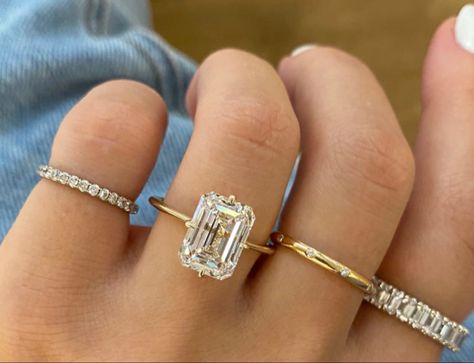 Compass prong on an emerald stone Round Emerald Cut Engagement Ring, Rounded Emerald Cut Engagement Ring, Classic Rings Engagement, Compass Prong Engagement Ring, Emerald Engagement Ring Gold Band, Wedding Rings Emerald Cut, Dream Wedding Ring, Prong Engagement Rings, Ring Cuts