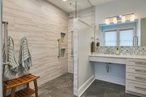 Wheelchair Bathroom, Senior Bathroom Design, Accessible Bathroom Ideas, Senior Bathroom, Wheelchair Accessible Bathroom, Handicapped Bathroom, Mil Suite, First Floor Bedroom, Mom Bathroom