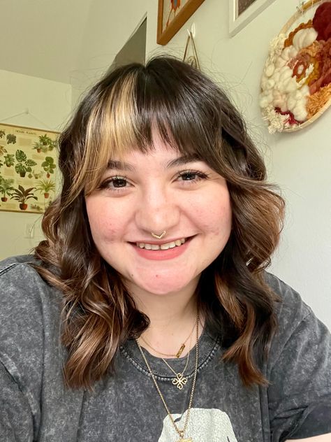 Woman with blond color block bangs and brown hair in a shag haircut Block Bangs Hair, Plus Size Layered Haircut, Lob Round Face Plus Size, Short Shag Round Face, Plus Size With Bangs, Plus Size Bangs Hair, Blonde Color Block, Medium Length Hair Blonde, Plus Size Haircut