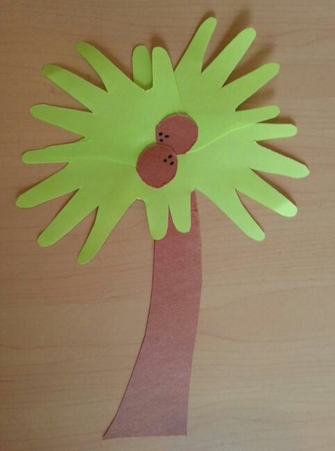 Toddler Palm Tree Beach Craft Luau Crafts, Craft Ideas For Toddlers, Hawaii Crafts, Palm Tree Crafts, Summer Crafts For Toddlers, Hawaiian Crafts, Hawaii Theme, Beach Craft, Palm Tree Beach