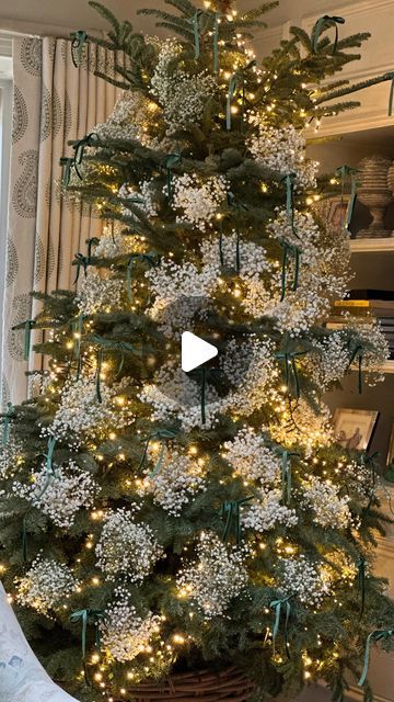 Helen Turkington Interior Design on Instagram: "Christmas tree finally up and this year I have decided to decorate it with beautiful gypsophila - thank you @homesandgardensofficial for the inspiration and @julietglaves for the design! Delighted with the result!!
And of course I have to add a few green bows! #feelinglikechristmas #helenturkingtondesign 
#besttimeoftheyear" Decorated Christmas Trees Ideas, Hydrangea Christmas Tree, Christmas Tree With Flowers, Sage Green Christmas Tree, Helen Turkington, Instagram Christmas, Green Bows, Green Christmas Tree, Green Kitchen