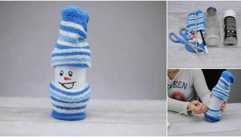 How to Transform a Glass Bottle into a Simple Decorative Lantern Primitive Snowmen Wooden, Christmas Primitive Decor, Christmas Primitive Crafts, Mismatched Socks, Wooden Snowmen, Burlap Wreath Diy, Diy Socks, Sock Crafts, Diy Snowman