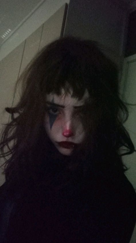 Halloween Fashion Outfits, Clown Aesthetic, Cute Clown Makeup, Vampire Bride, Punk Makeup, Halloween Clown, Pretty Halloween, Cute Clown, Cool Makeup Looks