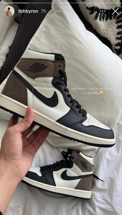 Brown Jordans Aesthetic, Nike Air Jordan Shoes, Young Mens Fashion, Shoe Makeover, Jordan Shoes Retro, Pretty Shoes Sneakers, Air Jordan Shoes, Cute Nike Shoes, Fancy Shoes