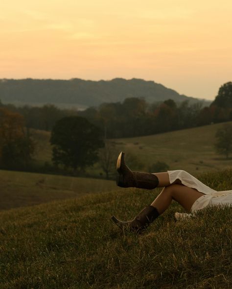 @eeaudrey in the rolling hills of Tennessee Tennessee Life Aesthetic, Tennessee Photoshoot, Tennessee Pictures, Tennessee Summer, Tennessee Aesthetic, 2025 Vision, Rolling Hills, Gatlinburg, Nashville Tennessee