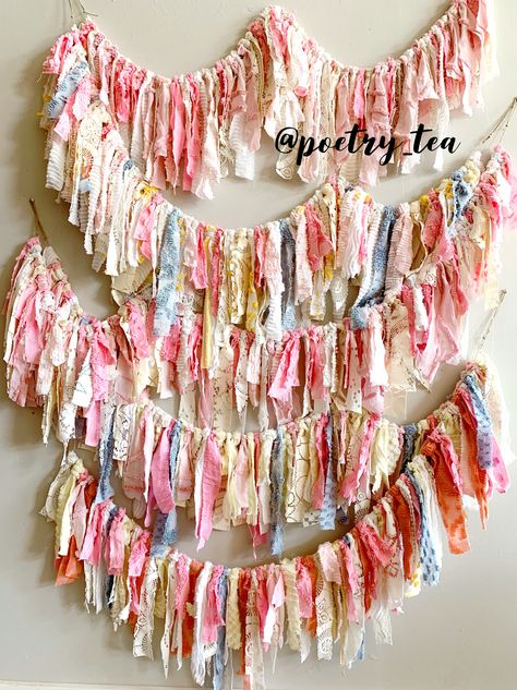 Shabby Chic Western Party, Shabby Chic Birthday Decorations, Shabby Chic Birthday Party Ideas, Lace Bedspread, Poetry Tea, Shabby Chic Diy Projects, Chic Birthday Party, Shabby Chic Birthday, Baby Diy Projects