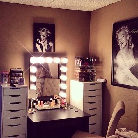 Marilyn Monroe Bedroom, Marilyn Monroe Room, Marilyn Monroe Decor, Rangement Makeup, Vanity Inspiration, Diy Vanity, Vanity Room, Decor Pictures, Glam Room