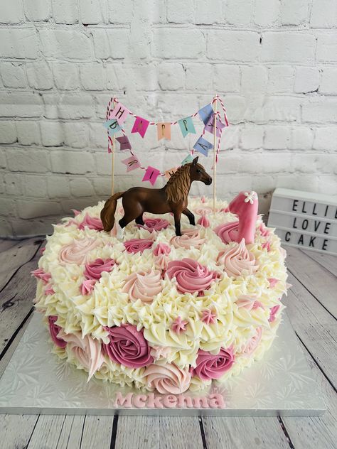 Floral Horse Cake, Horse Birthday Cake Girl, Horse Theme Birthday Party, Cowgirl Party Decorations, Horse Birthday Cake, Barbie Horse, Birthday Sheet Cakes, Horse Birthday Parties, Pony Cake