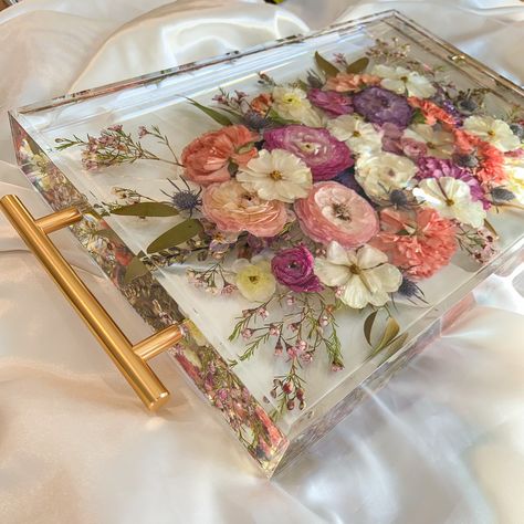 Floral Preservation Wedding Bouquets, Resin Flower Decor, Bridal Flower Preservation, Resin Flower Tray Ideas, Acrylic Flower Preservation, Epoxy Flower Tray, Dried Flower Resin Tray, Floral Resin Tray, How To Preserve Flowers In Resin