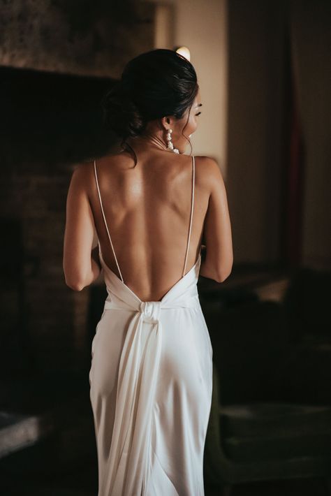 A Tuscan Villa Garden Wedding That Was Timeless In Its Simple Details #weddingdress #sexyweddingdress #backlessweddingdress Tie Up Back Wedding Dress, Stunning Simple Wedding Dress, Chic Minimal Wedding Dress, Low Back Bridal Gown, Beach Chic Wedding Dress, Backless Wedding Reception Dress, Low Back Beach Wedding Dress, Wedding Dresses With Back Out, Beach Wedding Gowns Simple