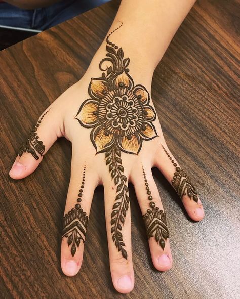 Arabic Mehndi Designs 2020 For Kids Henna Designs Kids, Mehendi Designs For Kids, Latest Arabic Mehndi Designs, Henna Designs For Kids, Mehndi Designs For Kids, Pretty Henna Designs, Stylish Mehndi, Stylish Mehndi Designs, Mehndi Designs For Girls