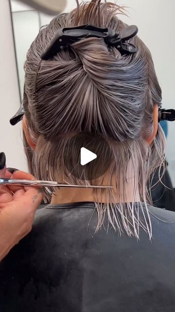 Rachel Haircut, Messy Bob Haircut, How To Cut Your Own Hair, Widow's Peak, Corte Bob, How To Curl Short Hair, Corte Pixie, Hairdos For Short Hair, Flat Hair