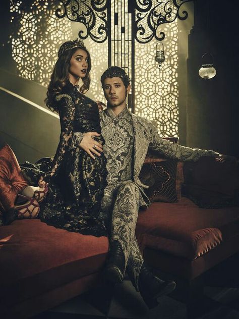 Eliot and Margo (The Magicians ) Best Tv Characters, Summer Bishil, Eliot Waugh, The Magicians Syfy, Queen Poster, Tv Characters, Narnia, Series Movies, Best Tv