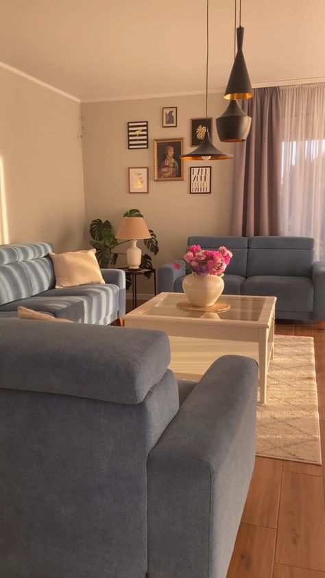 Aesthetic Apartments, Bedroom Blue, Latest Living Room Designs, Apartment Living Room Design, Dream Apartment Decor, Cozy Room Decor, Blue Sofa, Apartment Decor Inspiration, Home Design Living Room