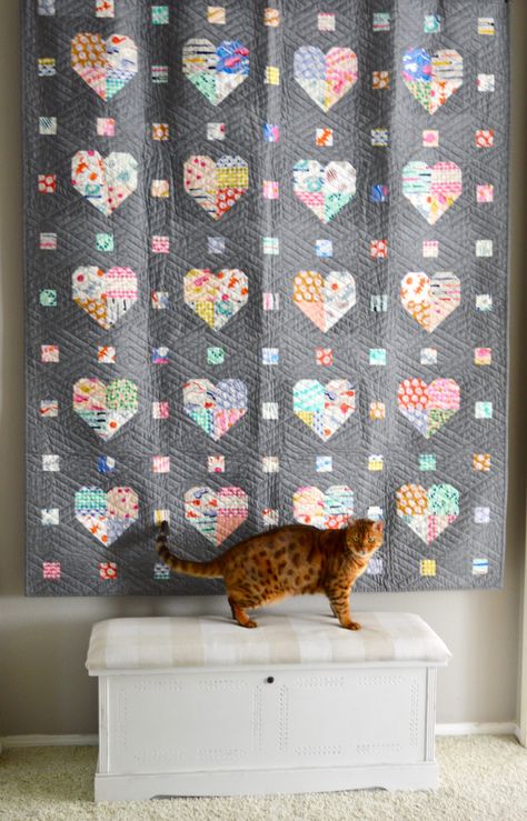 Scrappy Hearts Quilt Hearts Quilt, Charm Square Quilt, I Spy Quilt, Heart Quilt Pattern, Patchwork Heart, Cute Sewing Projects, Scrap Quilt Patterns, Halloween Quilts, Patchwork Quilt Patterns