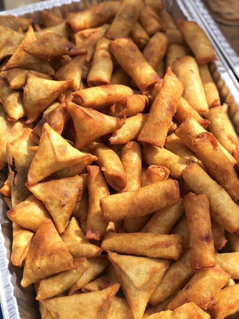 Small Chops Pictures, West African Aesthetic, Easy Samosa Recipes, Small Chops, Recipe Aesthetic, West African Food, African Cooking, Chinese Cooking Recipes, Appetizers Easy Finger Food