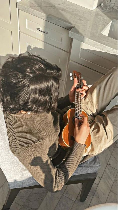 Artsy Guy Aesthetic, Artsy Guy, Guy Playing Guitar, Artsy Boy, Oliver Moy, I Hate Boys, Tan Guys, Handsome Prince, Aesthetic Boy