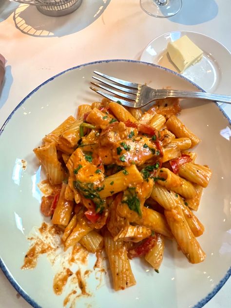 Delicious chicken pasta simple 😋 Chicken Pasta Aesthetic, Maple Curry Chicken, Curry Chicken Pasta, Pasta Simple, Chicken Strip, Pasta Aesthetic, Buffalo Chicken Pasta, Chicken Strips, Delicious Chicken