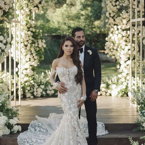 Beauty Influencer Karen Sarahi Gonzalez of @iluvsarahii Hosted a Dreamy Garden Wedding in California Garden Wedding California, Wedding Skincare, Wedding Salon, Wedding In California, Mens Fashion Wedding, Weddings By Color, Miami Wedding, Seating Chart Wedding, How To Pose