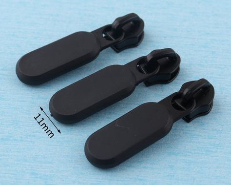 Matte black #5 zipper head, 42mm metal teeth head zip puller,leather zip puller fastener slider zipper slider for bag apparel accessoryiesMaterials:alloy,plastic,metalSize: Length 42mm          Inner diameter 6mmColors:matte blackType:zip head/pullerUse:5# zip pull,handbag/apparel Quantity: 5-10-20pcs------------------------------------------------------------------Ships in 1 to 3 business days.Any queries, please contact me freely. Zipper Drawing, Metal Teeth, Punk Earrings, Leather Workshop, Zip Puller, Futuristic Fashion, Trim Detail, Bagpack, Metal Buttons