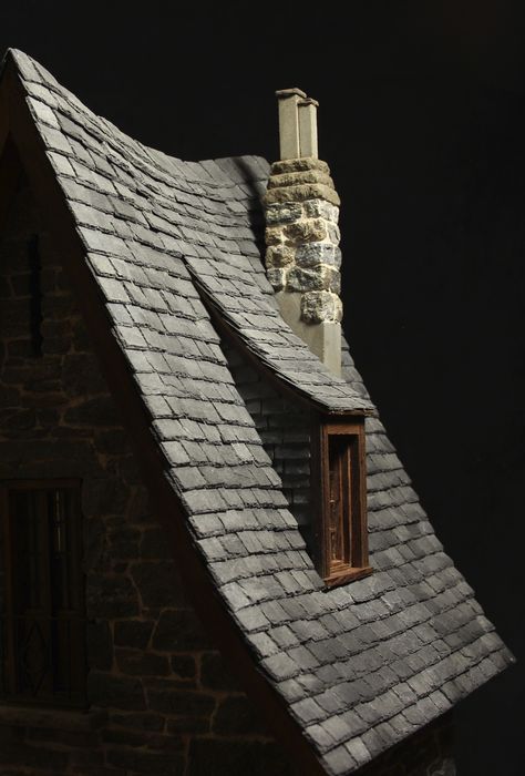 cottage stone roof Medieval Chimney, Medieval Cabin, Cottage Chimney, Chimney Ideas, Dollhouses Ideas, Stone Roof, Medieval Cottage, Medieval Towns, Antique French Doors