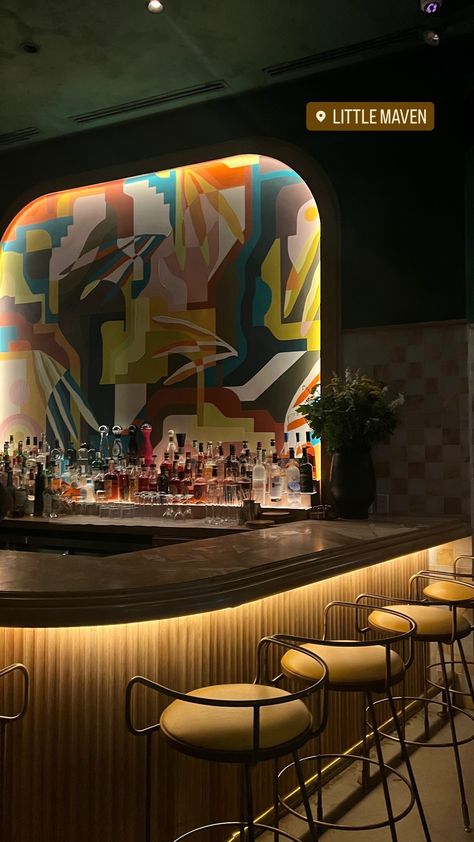 Bar Inspo Interior Design, Luxury Night Club Interior Design, Gatsby Bar, Curved Bar Design, Luxury Bar Design, Latin Restaurant, Aesthetic Bar, Japanese Restaurant Design, Bar Ceiling