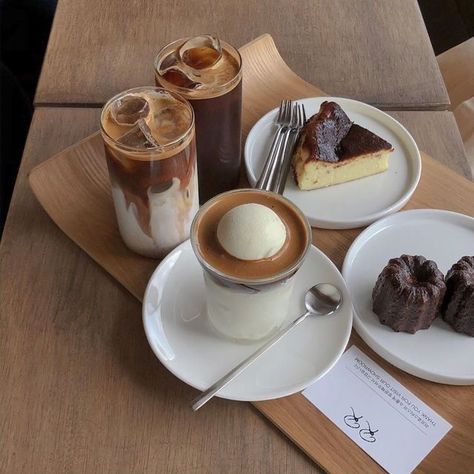 Coffee Shop Aesthetic, Think Food, Puddings, Cafe Food, Pretty Food, Cute Food, Aesthetic Food, Food Pictures, The Table