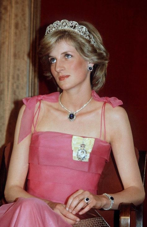 Princess Diana Costume, Princess Diana Facts, Diana Costume, Princess Diana Dresses, Prins William, Princess Diana Fashion, Prins Harry, Princess Diana Pictures, Princes Diana