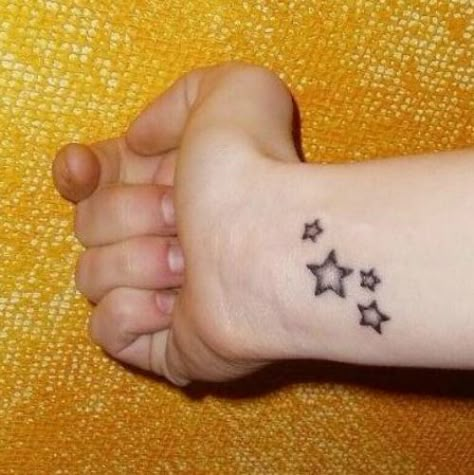 Cute Stars Tattoo, Stippled Star Tattoo, Gradient Star Tattoo, 7 Stars Tattoo, Star Tattoos Aesthetic, Stars Tattoo Aesthetic, Star Tattoos Y2k, Tattoo ;, Cool Star Tattoos