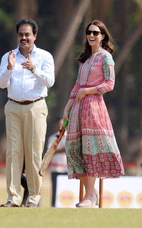 duchess of cambridge anita dongre india tour.. love this dress!!! Anita Dongre Dress, Dongre Dress, Princess Kate Style, Dollar Dress, Kate Middleton Prince William, House Updates, Anita Dongre, White Collared Shirt, Checkered Skirt