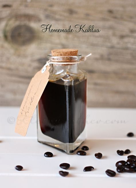 Homemade Kahlua - Kleinworth & Co. via Reasons To Skip The Housework Homemade Kahlua, Kahlua Recipes, Homemade Alcohol, Homemade Liquor, Liquor Recipes, Liqueurs Recipes, Chocolate Liquor, Liquor Drinks, Homemade Wine