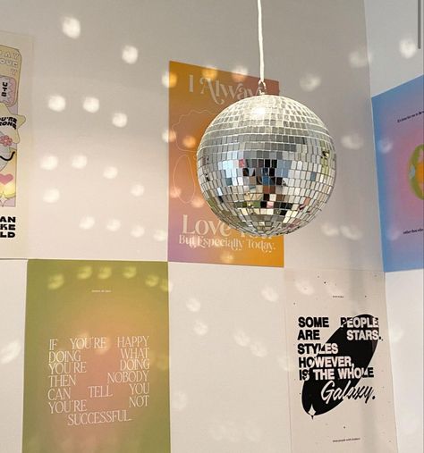 Mini Disco Ball Room Decor, Room Ideas Disco Ball, Mirror Ball Room Decor, Disco Balls In Room, Mirrorball Room Decor, Disco Aesthetic Room, Disco Ball In Bedroom, Mirrorball Decor, Mirror Ball Aesthetic