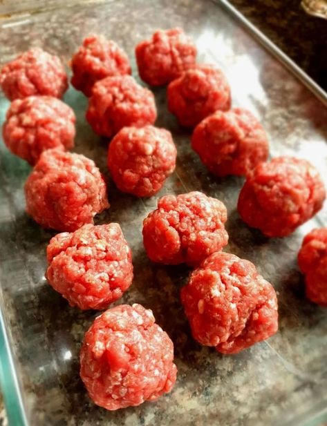 Carnivore Meatballs with Mozzarella and Parmesan Carnivore Meatballs, Carnivore Lunch, Carnivore Dishes, Wellness Foods, Carnivore Diet Recipes, Caveman Diet Recipes, Carnivore Keto, Recipe With Ground Beef, Meatball Dishes