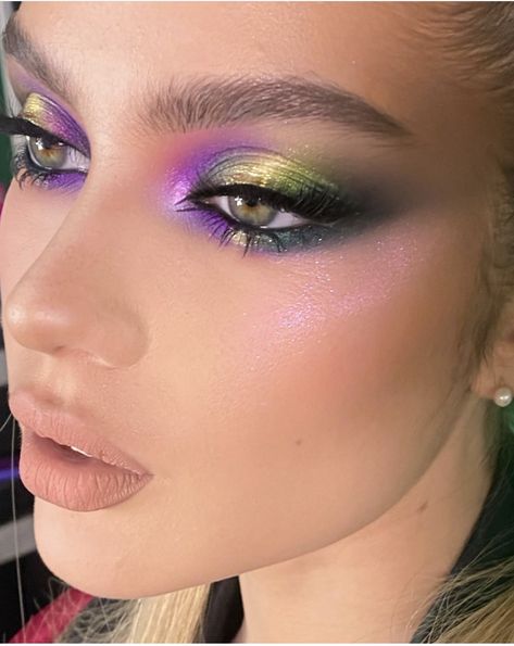 Lila Make-up, Drag Make-up, Rhinestone Makeup, Makeup Class, Green Makeup, Dope Makeup, Colorful Eye Makeup, Makeup Eye Looks, Creative Eye Makeup