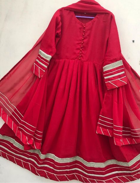 Pakistani Formal Dresses, Frock Fashion, Stylish Short Dresses, Pakistani Dresses Casual, Girls Frock Design, Salwar Kamiz, Dress Design Patterns, Sleeves Designs For Dresses, Simple Pakistani Dresses