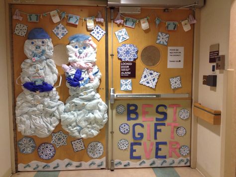 Christmas Decorations Hospital, Labor And Delivery Christmas Decorations, Nursing Unit Bulletin Board Ideas, Holiday Door Decorating Contest, Hospital Christmas, Hospital Decoration, Diy Christmas Door Decorations, Christmas Doors, Diy Christmas Door