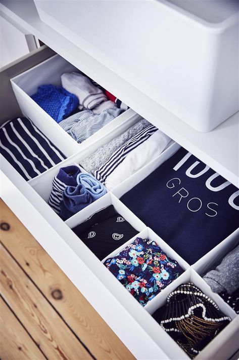 Improve your clothes storage by keeping smaller items, like underwear and socks, in order. Get ideas from Stéphanie and Patricia’s wardrobe at IKEA.ch #IKDEAIDEAS Ikea Closet Storage, Ikea Organisation, Clothes Storage Ideas, Ikea Drawer, Clothes Cupboard, Clothes Storage Solutions, Ikea Closet Organizer, Organiser Son Dressing, Clothes Drawer Organization