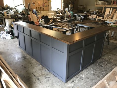 Reception Desk Countertop, Farmhouse Reception Area, Chiropractic Front Desk, Front Counter Ideas, U Shaped Reception Desk, Large Reception Desk, Church Reception Desk, U Shaped Bar Design, Front Office Decor Reception Areas