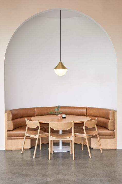 Rapt Studio fashions soothing interiors for Goop HQ in Santa Monica Curved Seating Interior, Curved Booth Seating, Soothing Interiors, Staff Kitchen, Seating Restaurant, Curved Seating, Banquette Design, Custom Reception Desk, Chaise Restaurant