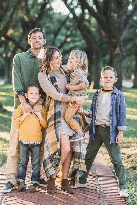 Family Picture Outfits Blue And Green, Yellow And Green Family Photos, Fall Family Portrait Outfit Ideas, Family Pictures Mustard Yellow, Green And Mustard Family Photos, Family Photos Yellow Outfits, Family Photo Outfits Blues And Greens, Fall Family Photos Mustard Yellow, Mustard Yellow Photography Family Photos