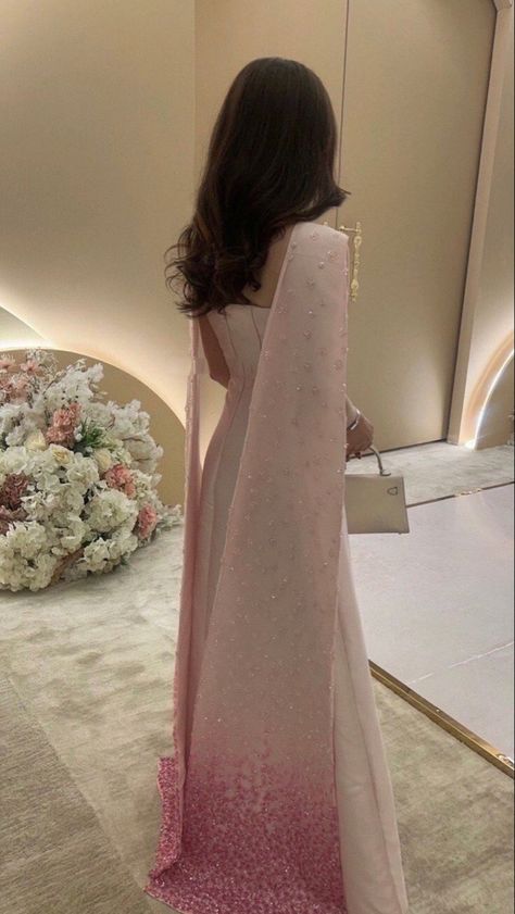 Arabian Dress, Satin Prom Dresses, Robes D'occasion, Desi Fashion Casual, Modest Dresses Casual, Elegant Dresses Classy, Prom Dresses Sleeveless, Pretty Prom Dresses, Arab Fashion