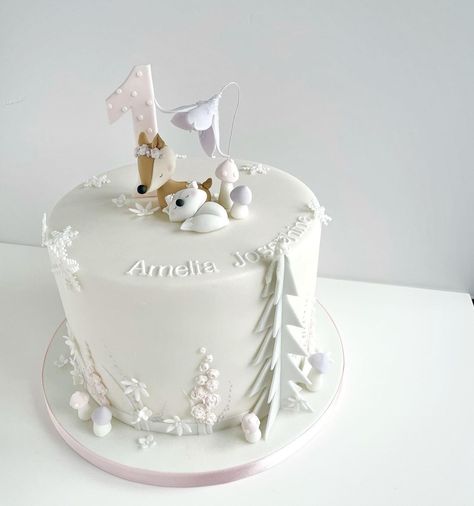 Nicola Nicholls on Instagram: “Happy Winter Onederland Birthday to Amelia ✨ • #winterwoodlandcake #1stbirthday #1stbirthdaycake #firstbirthday #firstbirthdaycake…” Winter Baby Birthday, Winter Onederland Party Girl 1st Birthdays, Birthday Cake Girls Teenager, Woodland Birthday Cake, Winter Onederland Cake, First Birthday Winter, Children Food, Winter Onederland Birthday Party, Baby First Birthday Cake